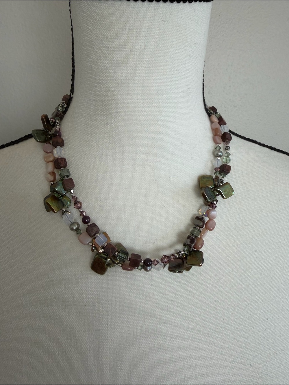 NWT Tres Jolie Handcrafted Multicolor Stone Beaded Necklace and bracelet